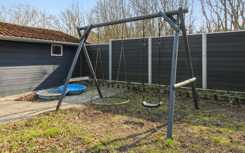 Edy - 25Km from the Sea: Speeltoestel, Schommel, Speelplaats, Schaduw, Tuin, Werf, Park, Backyard, Netto, Chute