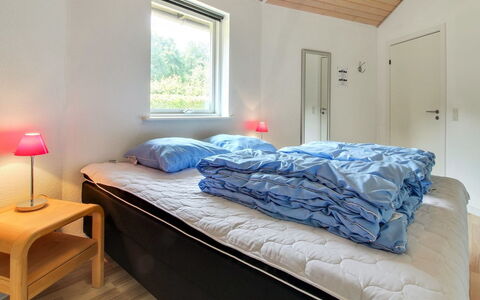 Jani - 25Km from the Sea: Bed, Slaapkamer, Interieur Ontwerp, Laken, Hout, Plafond, Verdieping, Bedding, Flooring, Kamer
