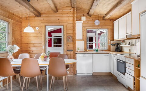 Rasmus - 29Km from the Sea: Hout, Keuken, Interieur Ontwerp, Meubilair, Plafond, Huis, Countertop, Flooring, Keuken En Eettafel, Kamer