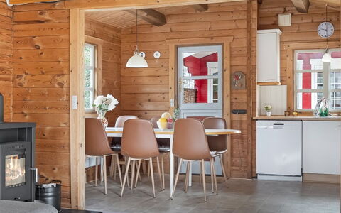 Rasmus - 29Km from the Sea: Meubilair, Hout, Flooring, Interieur Ontwerp, Keuken, Verdieping, Huis, Plafond, Kamer, Deur