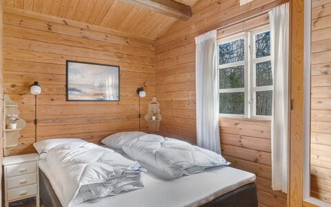 Rasmus - 29Km from the Sea: Hout, Huis, Verblijf, Blokhut, Beits, Hardwood, Plank, Slaapkamer, Plafond, Bed
