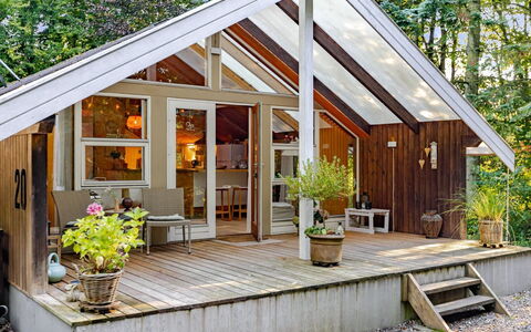 Swenki - 29Km from the Sea: Hout, Verblijf, Huis, Deur, Garden Gebouwen, Hardwood, Schuur, Siding, Veranda, Plank