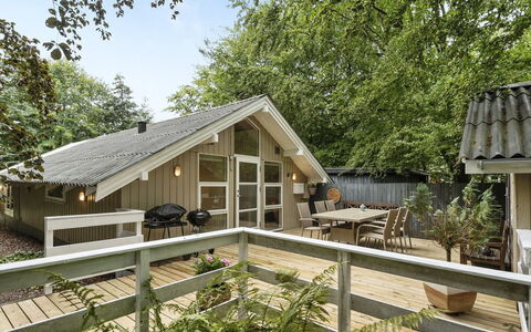 Swenki - 29Km from the Sea: Meubilair, Interieur Ontwerp, Stoel, Flooring, Tafel, Toevlucht, Verdieping, Plafond, Kamer, Eco Hotel