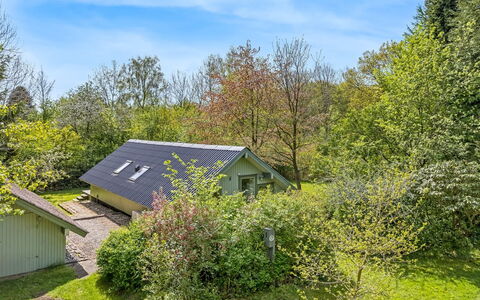 Hilla - 31Km from the Sea: Struik, Verblijf, Landelijk Gebied, Groundcover, Tuin, Boerderij, Gazon, Weide, Landgoed, Landscaping