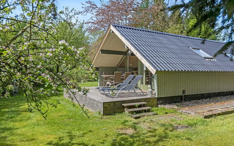 Hilla - 31Km from the Sea: Dak, Verblijf, Huis, Garden Gebouwen, Schuur, Siding, Tuin, Boerderij, Schaduw, Gazon