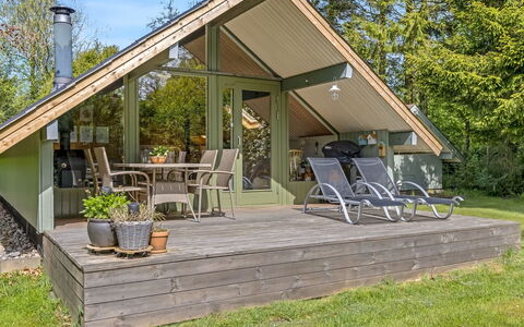 Hilla - 31Km from the Sea: Verblijf, Huis, Garden Gebouwen, Siding, Schuur, Landgoed, Tuin, Hardwood, Schaduw, Werf