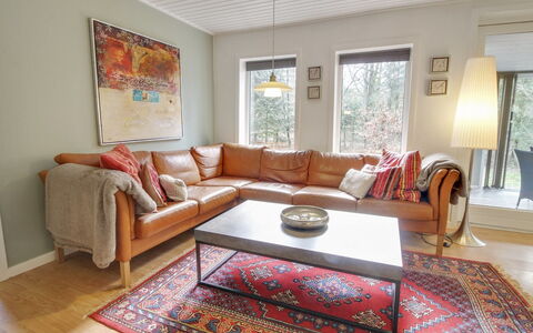 Josina - 32Km from the Sea: Bankstel, Flooring, Hout, Interieur Ontwerp, Verdieping, Woonkamer, Houten Vloer, Meubilair, Huis
