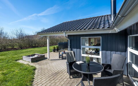 Haagen - 600M to the Fjord: Meubilair, Interieur Ontwerp, Flooring, Hout, Verdieping, Plafond, Houten Vloer, Stoel, Tafel, Verlichting