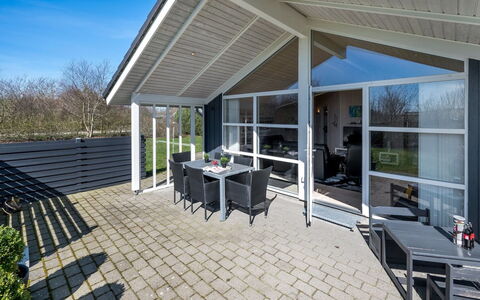 Haagen - 600M to the Fjord: Meubilair, Interieur Ontwerp, Flooring, Hout, Verdieping, Plafond, Houten Vloer, Stoel, Tafel, Verlichting
