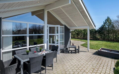 Haagen - 600M to the Fjord: Meubilair, Interieur Ontwerp, Flooring, Hout, Verdieping, Plafond, Houten Vloer, Stoel, Tafel, Verlichting