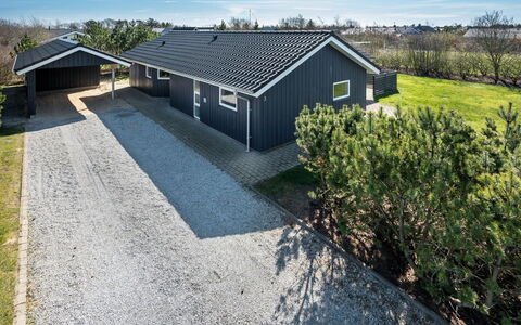 Haagen - 600M to the Fjord: Meubilair, Interieur Ontwerp, Flooring, Hout, Verdieping, Plafond, Houten Vloer, Stoel, Tafel, Verlichting