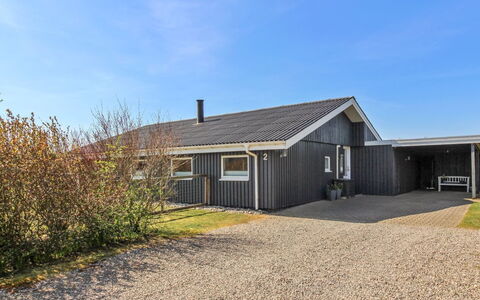Benjamina - 530M to the Fjord: Meubilair, Interieur Ontwerp, Flooring, Hout, Verdieping, Plafond, Houten Vloer, Stoel, Tafel, Verlichting