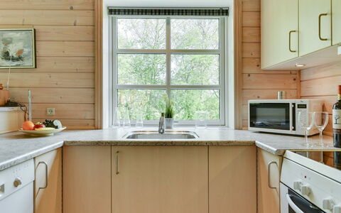 Fenja - 500M to the Fjord: Keuken, Flooring, Countertop, Hout, Toestel Van De Keuken, Interieur Ontwerp, Loodgieterswerkinrichting, Cabinetry, Verdieping, Meubilair