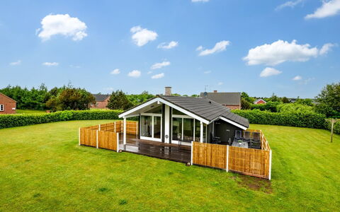 Picabo - 750M to the Fjord: Huis, Huis, Verblijf, Landgoed, Boerderij, Gazon, Landscaping, Garden Gebouwen, Veranda, Villa