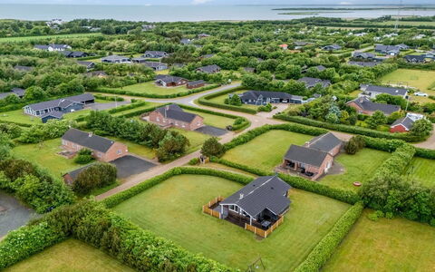 Picabo - 750M to the Fjord: Woongebied, Dak, Landschap, Huis, Huis, Vogelperspectief, Landgoed, Voorstad, Landscaping, Luchtfotografie