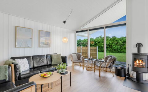 Picabo - 750M to the Fjord: Meubilair, Interieur Ontwerp, Flooring, Bankstel, Verdieping, Hout, Plafond, Woonkamer, Tafel, Stoel