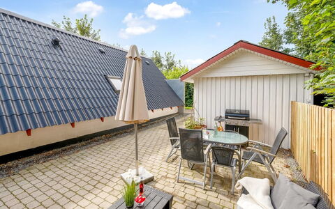Dorthe - 300M to the Fjord: Meubilair, Interieur Ontwerp, Flooring, Hout, Verdieping, Plafond, Houten Vloer, Stoel, Tafel, Verlichting