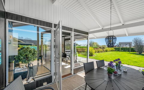 Sigbrith - 350M to the Fjord: Meubilair, Interieur Ontwerp, Flooring, Hout, Verdieping, Plafond, Houten Vloer, Stoel, Tafel, Verlichting