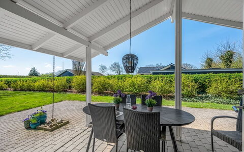 Sigbrith - 350M to the Fjord: Meubilair, Interieur Ontwerp, Flooring, Hout, Verdieping, Plafond, Houten Vloer, Stoel, Tafel, Verlichting