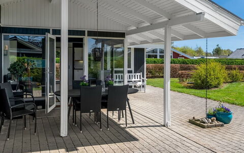 Sigbrith - 350M to the Fjord: Meubilair, Interieur Ontwerp, Flooring, Hout, Verdieping, Plafond, Houten Vloer, Stoel, Tafel, Verlichting