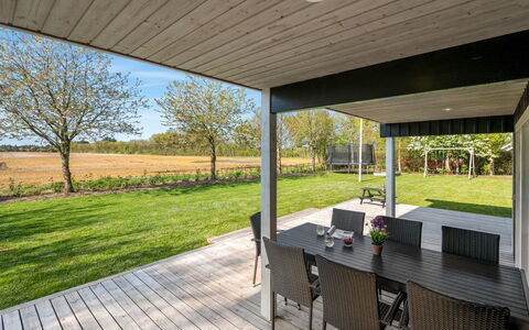 Adelia - 850M to the Fjord: Veranda, Land Lot, Huis, Schaduw, Tuin, Dek, Patio, Plafond, Backyard, Outdoor Structuur
