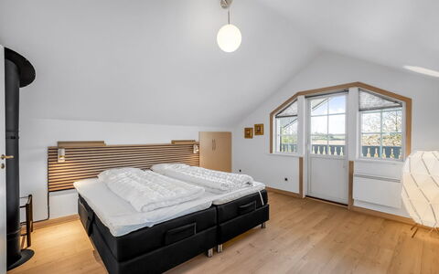 Adelia - 850M to the Fjord: Interieur Ontwerp, Hout, Plafond, Bed, Slaapkamer, Meubilair, Flooring, Verdieping, Kamer, Bed Frame