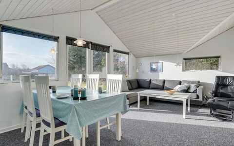 Ingward - 300M to the Fjord: Hout, Plafond, Interieur Ontwerp, Meubilair, Huis, Kamer, Lichte Inrichting, Woonkamer, Stoel, Schaduw