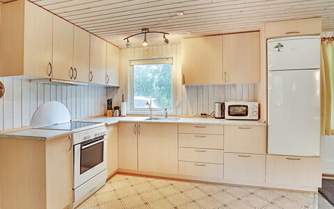 Leny - 450M to the Fjord: Flooring, Hout, Keuken, Countertop, Interieur Ontwerp, Verdieping, Cabinetry, Plafond, Meubilair, Toestel Van De Keuken