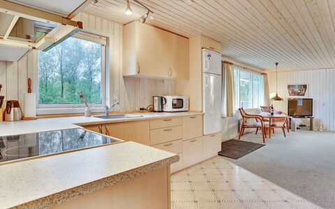 Leny - 450M to the Fjord: Hout, Plafond, Interieur Ontwerp, Flooring, Countertop, Verdieping, Keuken, Kamer, Huis, Lichte Inrichting