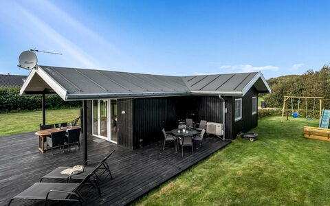 Holm - 700M to the Fjord: Verblijf, Huis, Huis, Dak, Veranda, Landgoed, Siding, Garden Gebouwen, Boerderij, Werf