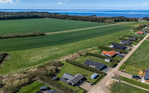 Holm - 700M to the Fjord: Verblijf, Huis, Huis, Dak, Veranda, Landgoed, Siding, Garden Gebouwen, Boerderij, Werf