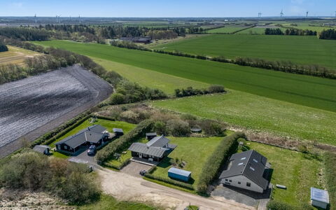 Holm - 700M to the Fjord: Verblijf, Huis, Huis, Dak, Veranda, Landgoed, Siding, Garden Gebouwen, Boerderij, Werf