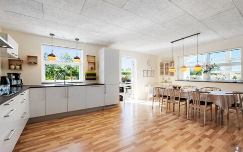 Hedevig - 800M to the Fjord: Meubilair, Interieur Ontwerp, Flooring, Hout, Verdieping, Plafond, Houten Vloer, Stoel, Tafel, Verlichting