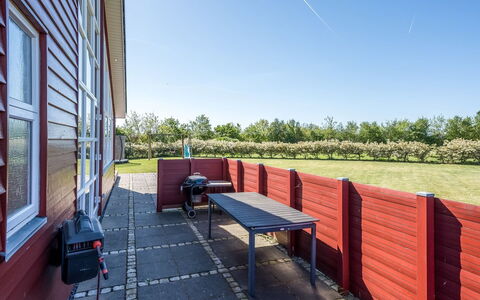 Hedevig - 800M to the Fjord: Meubilair, Interieur Ontwerp, Flooring, Hout, Verdieping, Plafond, Houten Vloer, Stoel, Tafel, Verlichting