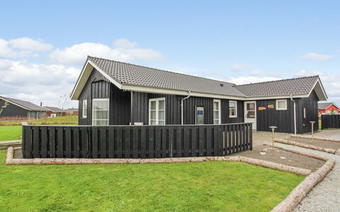Saara - 700M to the Fjord: Meubilair, Interieur Ontwerp, Stoel, Flooring, Tafel, Toevlucht, Verdieping, Plafond, Kamer, Eco Hotel