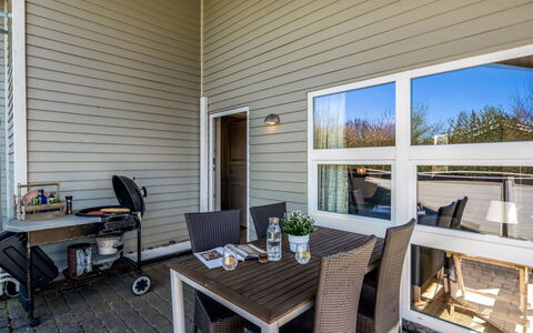 Ellis - 700M to the Fjord: Huis, Woongebied, Huis, Verblijf, Dak, Land Lot, Siding, Tuin, Landgoed, Gazon