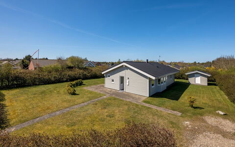 Ellis - 700M to the Fjord: Huis, Woongebied, Huis, Verblijf, Dak, Land Lot, Siding, Tuin, Landgoed, Gazon