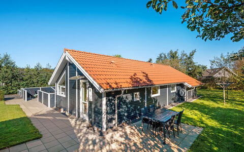 Thit - 1.2Km to the Fjord: Meubilair, Interieur Ontwerp, Flooring, Hout, Verdieping, Plafond, Houten Vloer, Stoel, Tafel, Verlichting