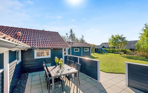 Thit - 1.2Km to the Fjord: Meubilair, Interieur Ontwerp, Flooring, Hout, Verdieping, Plafond, Houten Vloer, Stoel, Tafel, Verlichting
