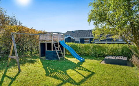 Thit - 1.2Km to the Fjord: Meubilair, Interieur Ontwerp, Flooring, Hout, Verdieping, Plafond, Houten Vloer, Stoel, Tafel, Verlichting