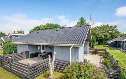 Remo - 990M to the Fjord: Huis, Verblijf, Schaduw, Siding, Landgoed, Hardwood, Plank, Dek, Veranda, Werf
