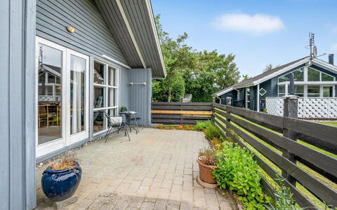 Remo - 990M to the Fjord: Huis, Siding, Verblijf, Dek, Veranda, Landgoed, Plank, Werf, Schaduw, Hardwood