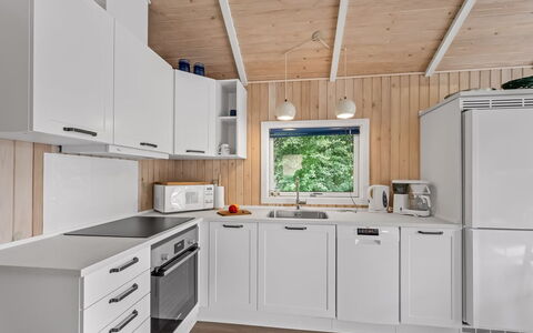Remo - 990M to the Fjord: Keuken, Major Appliance, Toestel Van De Keuken, Hout, Koelkast, Countertop, Interieur Ontwerp, Huishoudapparatuur, Flooring, Cabinetry