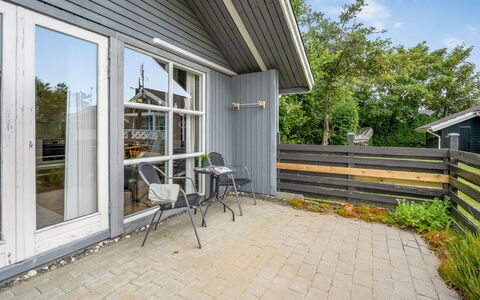 Remo - 990M to the Fjord: Hout, Siding, Huis, Deur, Verblijf, Veranda, Dek, Stoel, Tuin, Werf