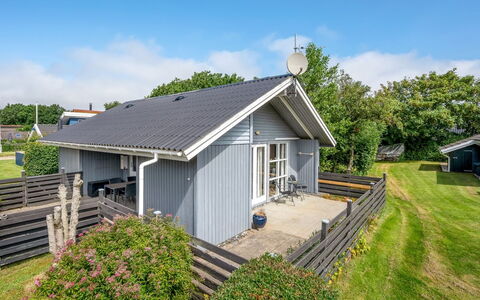 Remo - 990M to the Fjord: Verblijf, Schaduw, Landgoed, Plank, Siding, Landscaping, Werf, Hardwood, Veranda, Backyard