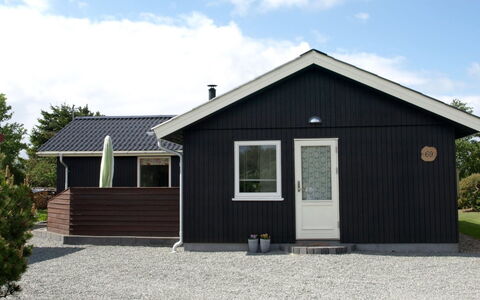 Theodor - 180M to the Fjord: Hout, Huis, Dak, Huis, Verblijf, Siding, Garden Gebouwen, Schuur, Schaduw, Werf