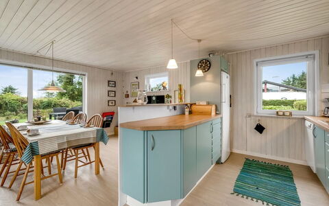 Theodor - 180M to the Fjord: Meubilair, Interieur Ontwerp, Flooring, Hout, Verdieping, Plafond, Houten Vloer, Stoel, Tafel, Verlichting