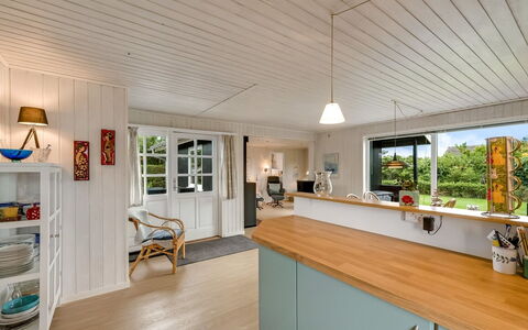 Theodor - 180M to the Fjord: Meubilair, Interieur Ontwerp, Flooring, Hout, Verdieping, Plafond, Houten Vloer, Stoel, Tafel, Verlichting