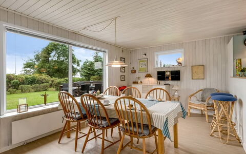 Theodor - 180M to the Fjord: Meubilair, Interieur Ontwerp, Flooring, Hout, Verdieping, Plafond, Houten Vloer, Stoel, Tafel, Verlichting