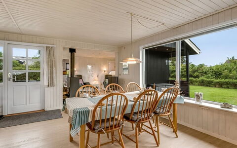 Theodor - 180M to the Fjord: Meubilair, Interieur Ontwerp, Flooring, Hout, Verdieping, Plafond, Houten Vloer, Stoel, Tafel, Verlichting